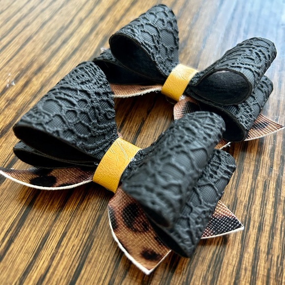 SOLD•Shoe Bow Clips - Picture 2 of 2